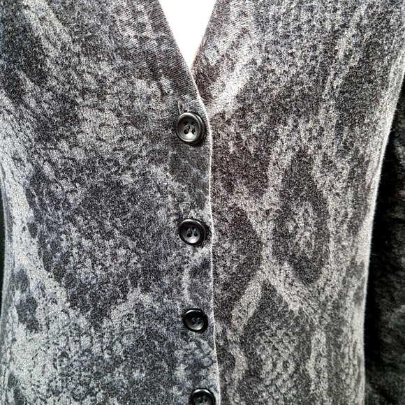 Smart Set Medium Long Grey Cardigan Snake Print - Picture 3 of 4